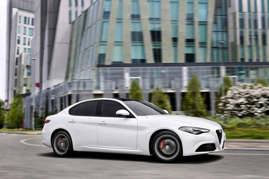  Alfa Romeo Giulia 2016 года  (WW) (фото 21 из 42)